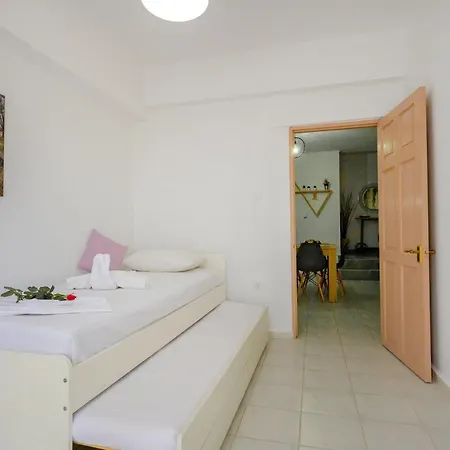 Michael's Apartment's * Néa Róda