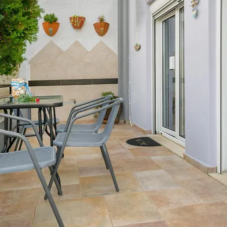 Michael's Apartment's Nea Roda