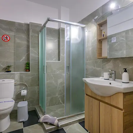 Michael's Apartment's Nea Roda