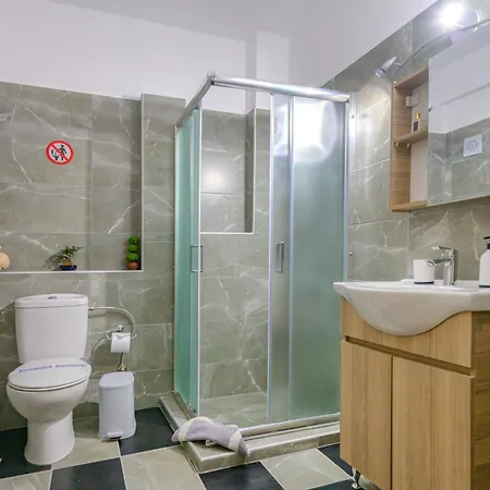 Michael's Apartment's Nea Roda