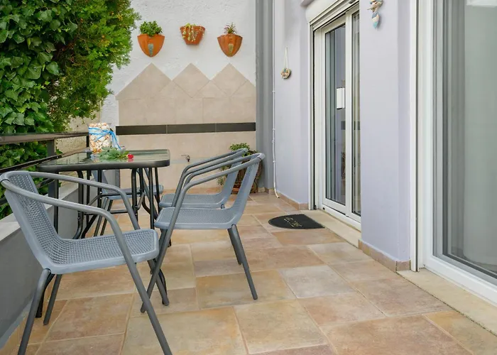 Michael's Apartment's Nea Roda